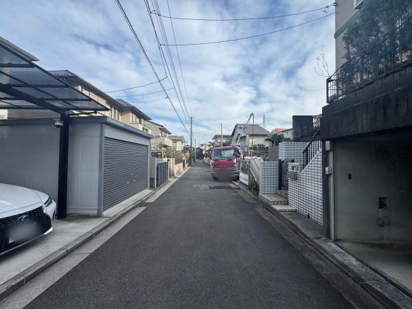 �_�ސ쌧���l�s����P�����̐V�z��ˌ��Ă̑O�ʓ��H�܂ތ��n�ʐ^