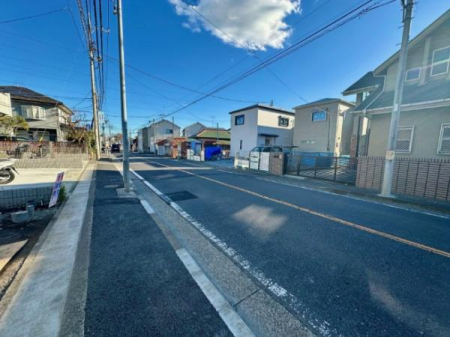 �_�ސ쌧���l�s������䒬�̐V�z��ˌ��Ă̑O�ʓ��H�܂ތ��n�ʐ^