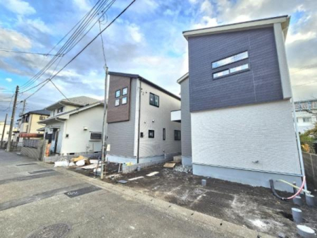 �_�ސ쌧���l�s����P�����̐V�z��ˌ��Ă̑O�ʓ��H�܂ތ��n�ʐ^