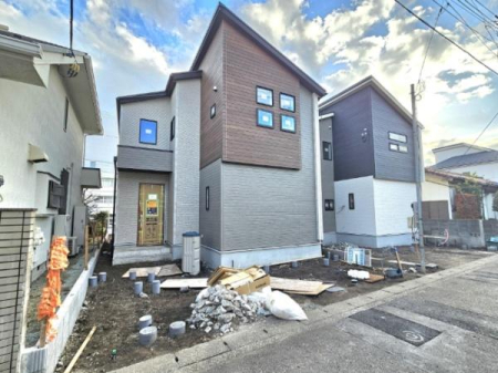 �_�ސ쌧���l�s����P�����̐V�z��ˌ��Ă̑O�ʓ��H�܂ތ��n�ʐ^