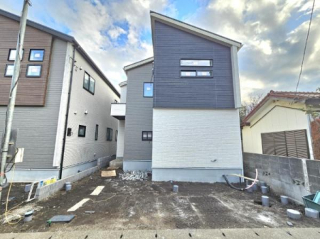 �_�ސ쌧���l�s����P�����̐V�z��ˌ��Ă̑O�ʓ��H�܂ތ��n�ʐ^