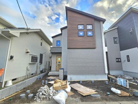 �_�ސ쌧���l�s����P�����̐V�z��ˌ��Ă̑O�ʓ��H�܂ތ��n�ʐ^