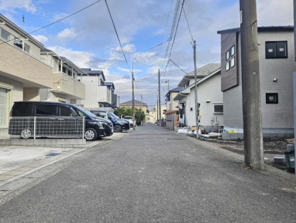 �_�ސ쌧���l�s����P�����̐V�z��ˌ��Ă̑O�ʓ��H�܂ތ��n�ʐ^