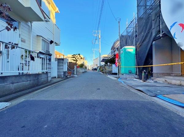 �_�ސ쌧���l�s���J��{��2���ڂ̐V�z��ˌ��Ă̑O�ʓ��H�܂ތ��n�ʐ^