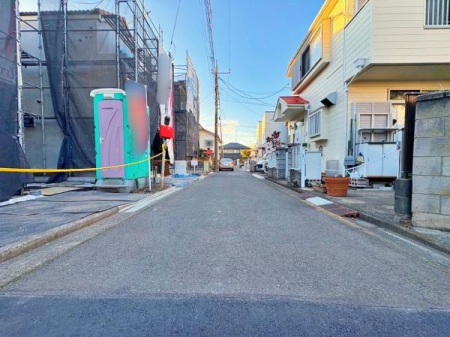 �_�ސ쌧���l�s���J��{��2���ڂ̐V�z��ˌ��Ă̑O�ʓ��H�܂ތ��n�ʐ^