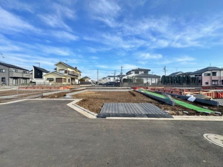 �_�ސ쌧���l�s���J��{��1���ڂ̐V�z��ˌ��Ă̑O�ʓ��H�܂ތ��n�ʐ^