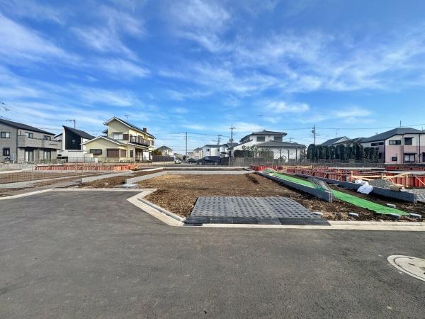 �_�ސ쌧���l�s���J��{��1���ڂ̐V�z��ˌ��Ă̑O�ʓ��H�܂ތ��n�ʐ^