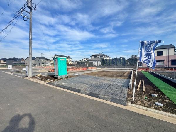 �_�ސ쌧���l�s���J��{��1���ڂ̐V�z��ˌ��Ă̑O�ʓ��H�܂ތ��n�ʐ^