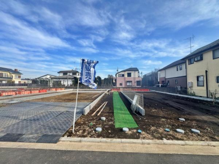 �_�ސ쌧���l�s���J��{��1���ڂ̐V�z��ˌ��Ă̑O�ʓ��H�܂ތ��n�ʐ^