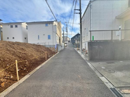 �_�ސ쌧���l�s���捡�h���̐V�z��ˌ��Ă̑O�ʓ��H�܂ތ��n�ʐ^