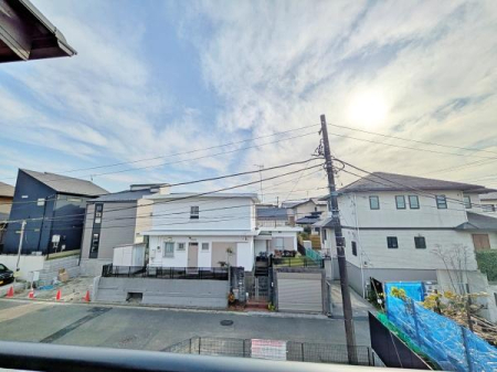 �_�ސ쌧���l�s�h��j�䐼1���ڂ̐V�z��ˌ��Ă̏Z�˂���̒��]�ʐ^