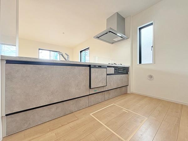 �_�ސ쌧���l�s���J�拴��3���ڂ̐V�z��ˌ��ẴL�b�`��