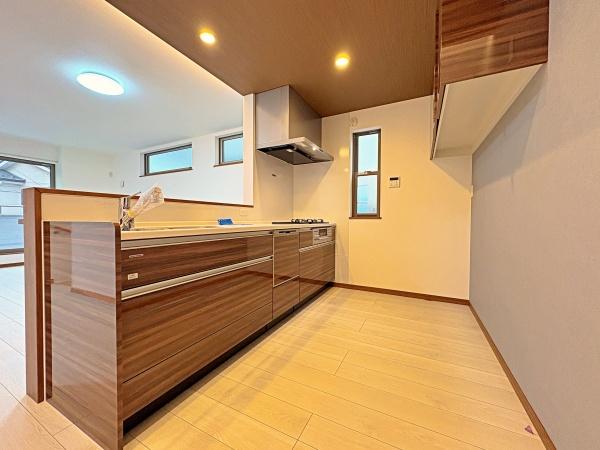 �_�ސ쌧���s�K��ˉz1���ڂ̐V�z��ˌ��ẴL�b�`��