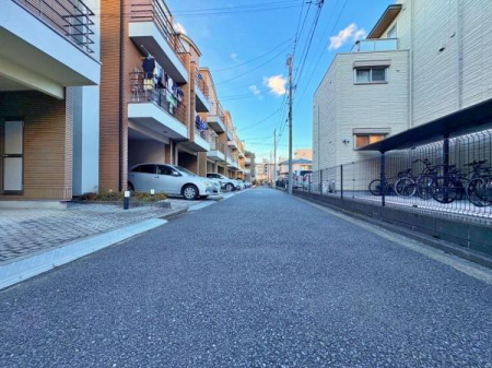 �_�ސ쌧���l�s�`�k����g7���ڂ̒��È�ˌ��Ă̑O�ʓ��H�܂ތ��n�ʐ^