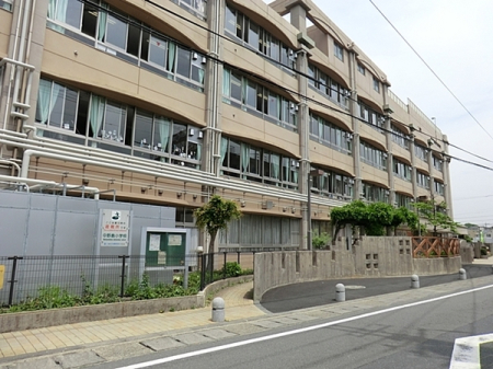 �_�ސ쌧���s�����撆�쓇5���ڂ̒��È�ˌ��Ă̎��ӊ�