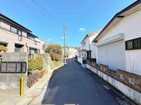 �_�ސ쌧���l�s�h�擌�㋽���̒��È�ˌ��Ă̑O�ʓ��H�܂ތ��n�ʐ^