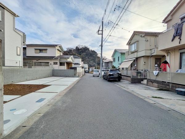 �_�ސ쌧���l�s�h�撷�q���̐V�z��ˌ��Ă̑O�ʓ��H�܂ތ��n�ʐ^