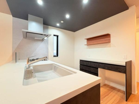 �_�ސ쌧���l�s��撆�c��5���ڂ̐V�z��ˌ��ẴL�b�`��