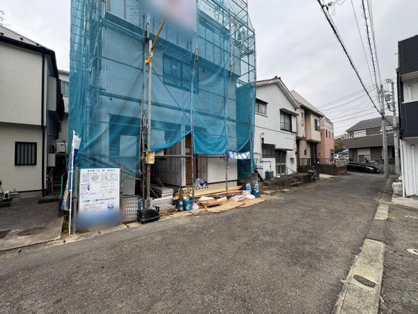 �_�ސ쌧���l�s�ߌ��擌����1���ڂ̐V�z��ˌ��Ă̑O�ʓ��H�܂ތ��n�ʐ^