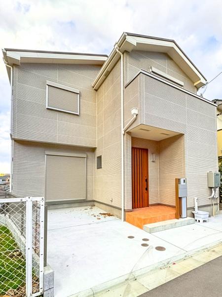 �_�ސ쌧���l�s�˒ˋ�㔐�����̐V�z��ˌ��Ă̑O�ʓ��H�܂ތ��n�ʐ^