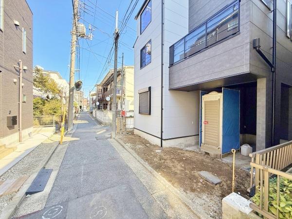 �_�ސ쌧���l�s�ߌ��扺��J��4���ڂ̐V�z��ˌ��Ă̑O�ʓ��H�܂ތ��n�ʐ^