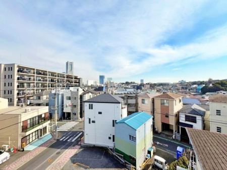 �_�ސ쌧���l�s���搼�˕���2���ڂ̐V�z��ˌ��Ă̏Z�˂���̒��]�ʐ^