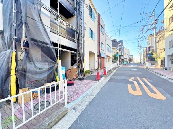 �_�ސ쌧���l�s���搼�˕���2���ڂ̐V�z��ˌ��Ă̑O�ʓ��H�܂ތ��n�ʐ^