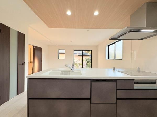 �_�ސ쌧���l�s���Z�c��3���ڂ̐V�z��ˌ��ẴL�b�`��