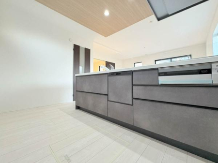 �_�ސ쌧���l�s���Z�c��3���ڂ̐V�z��ˌ��ẴL�b�`��