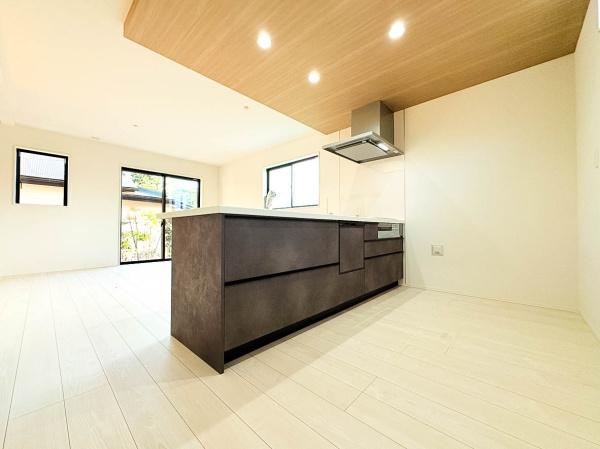 �_�ސ쌧���l�s���Z�c��3���ڂ̐V�z��ˌ��Ẵ��r���O