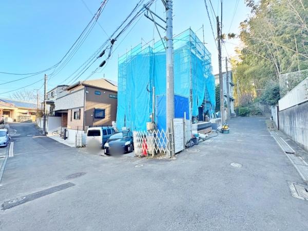 �_�ސ쌧���l�s�ߌ��掂�q�P�J2���ڂ̐V�z��ˌ��Ă̑O�ʓ��H�܂ތ��n�ʐ^