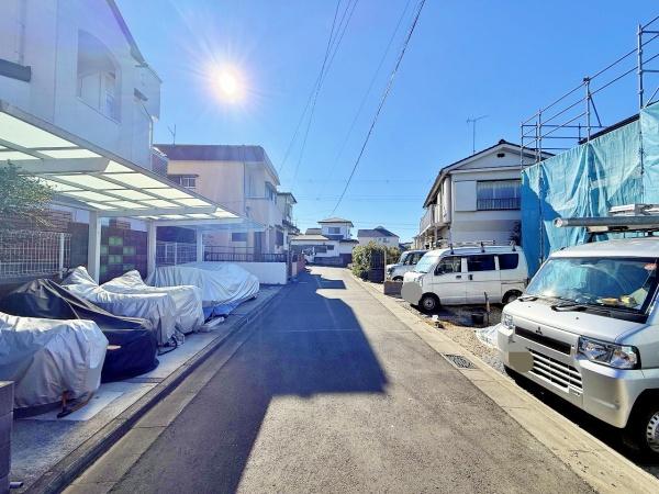 �_�ސ쌧���l�s��q�搙�c8���ڂ̐V�z��ˌ��Ă̑O�ʓ��H�܂ތ��n�ʐ^