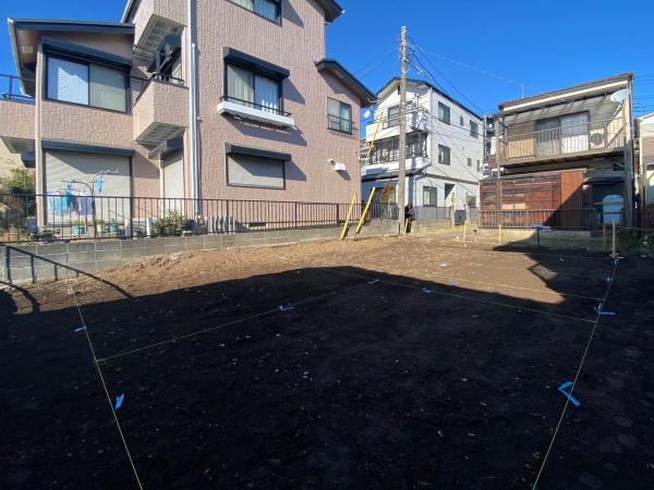 �_�ސ쌧���l�s���搼�˕���2���ڂ̐V�z��ˌ��Ă̑O�ʓ��H�܂ތ��n�ʐ^