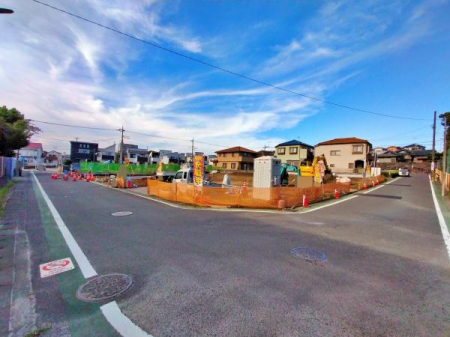 �_�ސ쌧��a�s���c5���ڂ̐V�z��ˌ��Ă̑O�ʓ��H�܂ތ��n�ʐ^