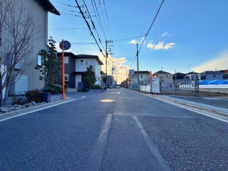 �_�ސ쌧��a�s���ߊ�4���ڂ̐V�z��ˌ��Ă̑O�ʓ��H�܂ތ��n�ʐ^