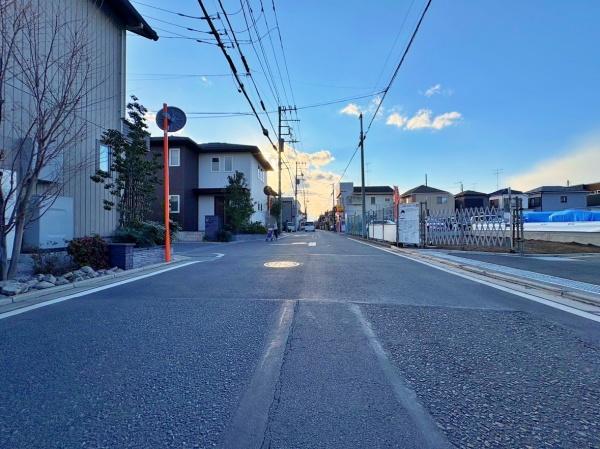 �_�ސ쌧��a�s���ߊ�4���ڂ̐V�z��ˌ��Ă̑O�ʓ��H�܂ތ��n�ʐ^