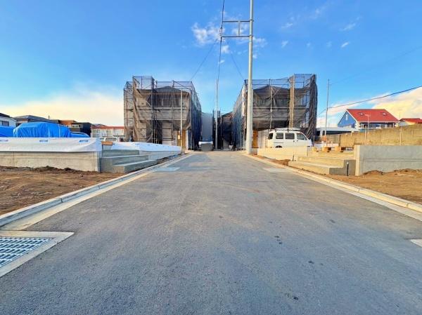 �_�ސ쌧��a�s���ߊ�4���ڂ̐V�z��ˌ��Ă̑O�ʓ��H�܂ތ��n�ʐ^