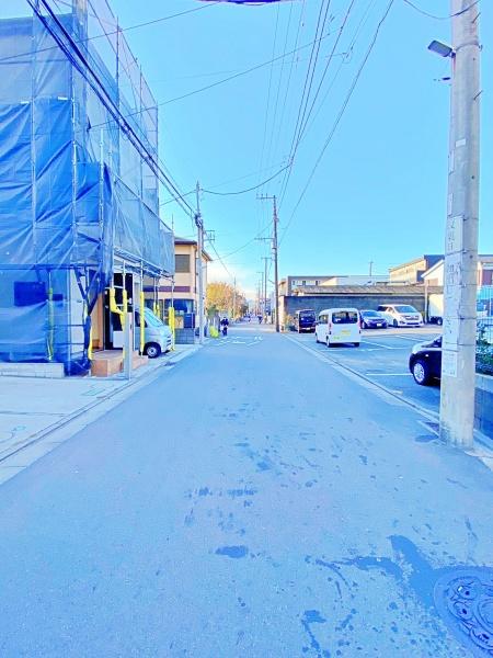 �_�ސ쌧���s������{1���ڂ̒��È�ˌ��Ă̑O�ʓ��H�܂ތ��n�ʐ^