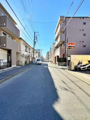 �_�ސ쌧���l�s��拤�i��2���ڂ̐V�z��ˌ��Ă̑O�ʓ��H�܂ތ��n�ʐ^