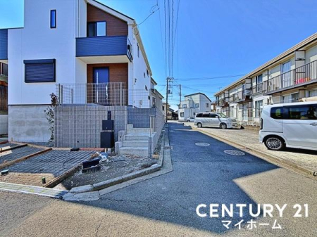 �_�ސ쌧���l�s���J�戢�v�a��2���ڂ̐V�z��ˌ��Ă̑O�ʓ��H�܂ތ��n�ʐ^