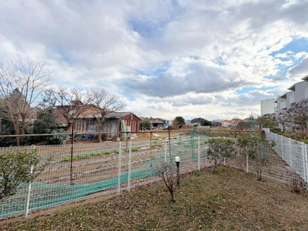 �_�ސ쌧���l�s�΋攒�R2���ڂ̒��Ã}���V�����̏Z�˂���̒��]�ʐ^