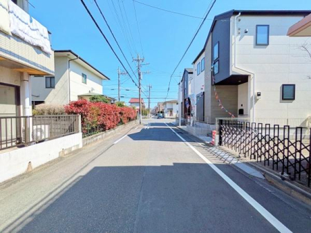 �_�ސ쌧���͌��s������x�m��2���ڂ̐V�z��ˌ��Ă̑O�ʓ��H�܂ތ��n�ʐ^