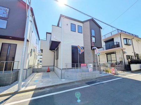 �_�ސ쌧���͌��s������x�m��2���ڂ̐V�z��ˌ��Ă̑O�ʓ��H�܂ތ��n�ʐ^