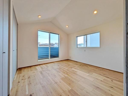 �_�ސ쌧����s�ғ�5���ڂ̐V�z��ˌ��Ă̎q������