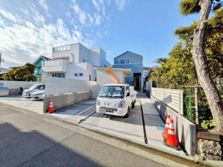 �_�ސ쌧����s�ғ�5���ڂ̐V�z��ˌ��Ă̑O�ʓ��H�܂ތ��n�ʐ^