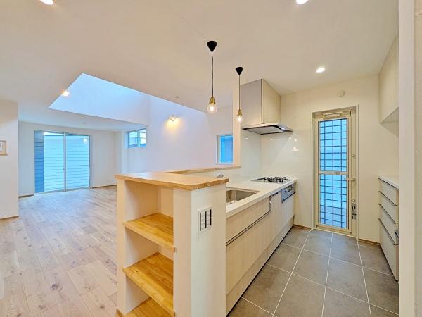 �_�ސ쌧����s�ғ�5���ڂ̐V�z��ˌ��ẴL�b�`��