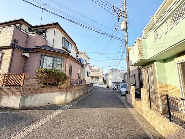 �_�ސ쌧���l�s����{�����̒��È�ˌ��Ă̑O�ʓ��H�܂ތ��n�ʐ^