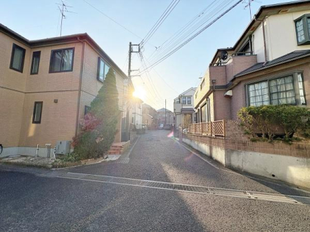 �_�ސ쌧���l�s����{�����̒��È�ˌ��Ă̑O�ʓ��H�܂ތ��n�ʐ^