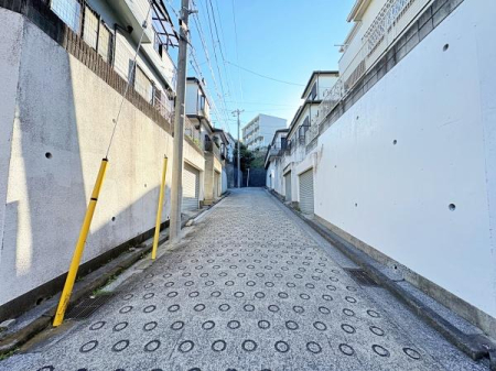 �_�ސ쌧���l�s�ߌ����̋{1���ڂ̒��È�ˌ��Ă̑O�ʓ��H�܂ތ��n�ʐ^