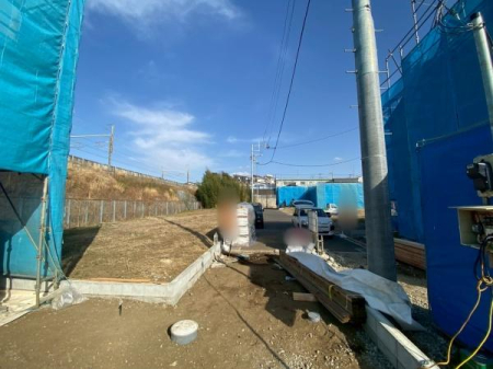 �_�ސ쌧��a�s���c�̐V�z��ˌ��Ă̑O�ʓ��H�܂ތ��n�ʐ^